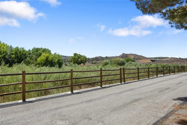 27070 Hidaway Avenue 5, Canyon Country, California 91351