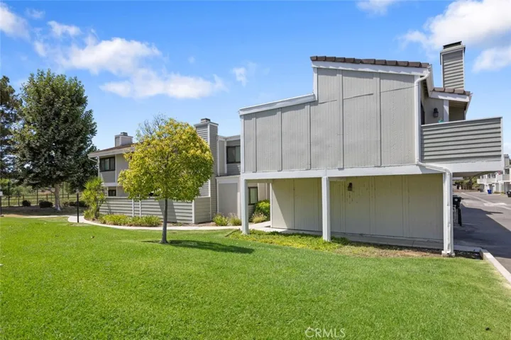 27070 Hidaway Avenue 5, Canyon Country, California 91351