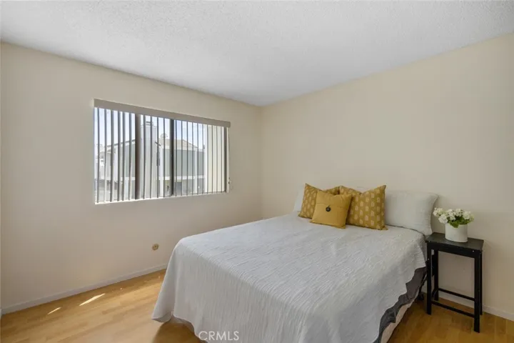 27070 Hidaway Avenue 5, Canyon Country, California 91351