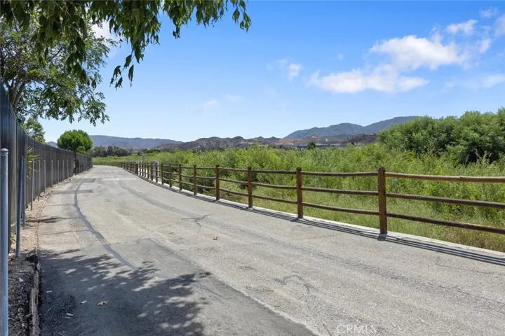 27070 Hidaway Avenue 5, Canyon Country, California 91351