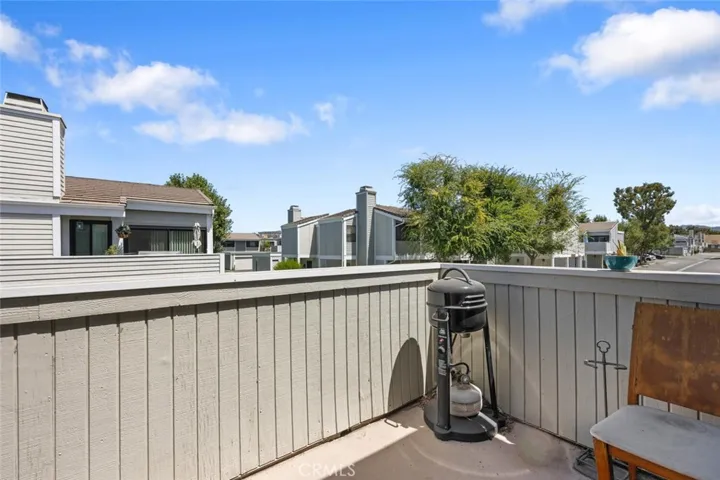 27070 Hidaway Avenue 5, Canyon Country, California 91351