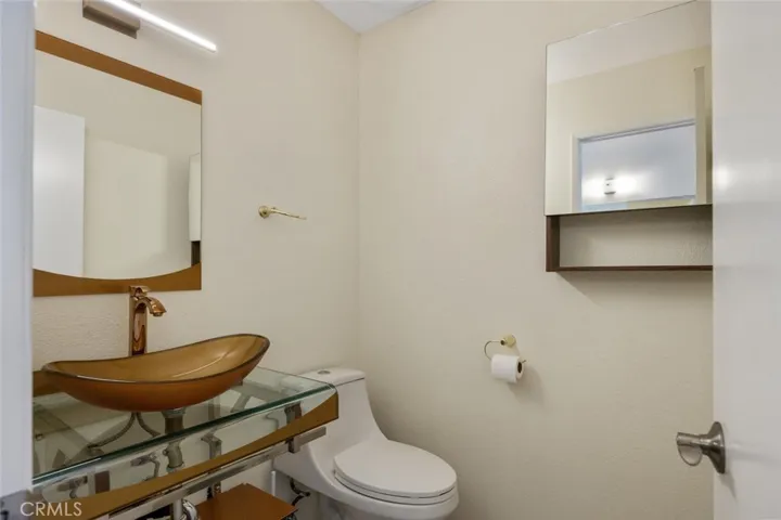 27070 Hidaway Avenue 5, Canyon Country, California 91351