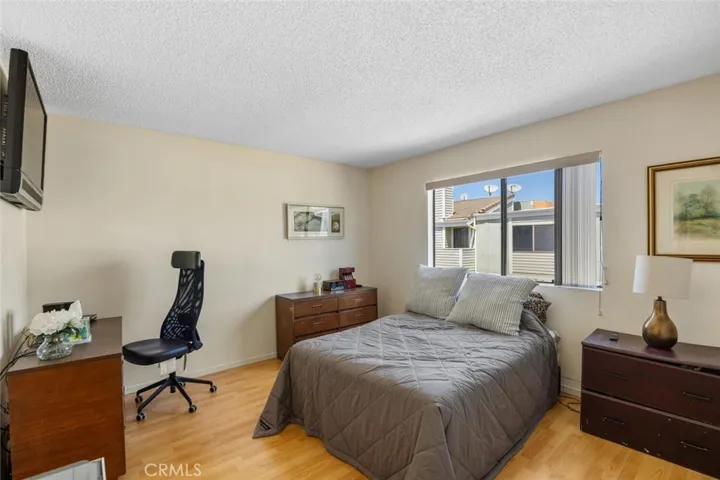 27070 Hidaway Avenue 5, Canyon Country, California 91351