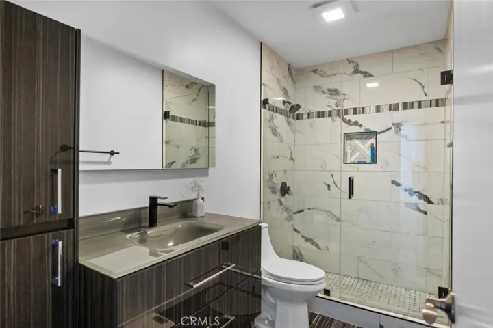 27070 Hidaway Avenue 5, Canyon Country, California 91351
