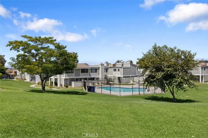 27070 Hidaway Avenue 5, Canyon Country, California 91351
