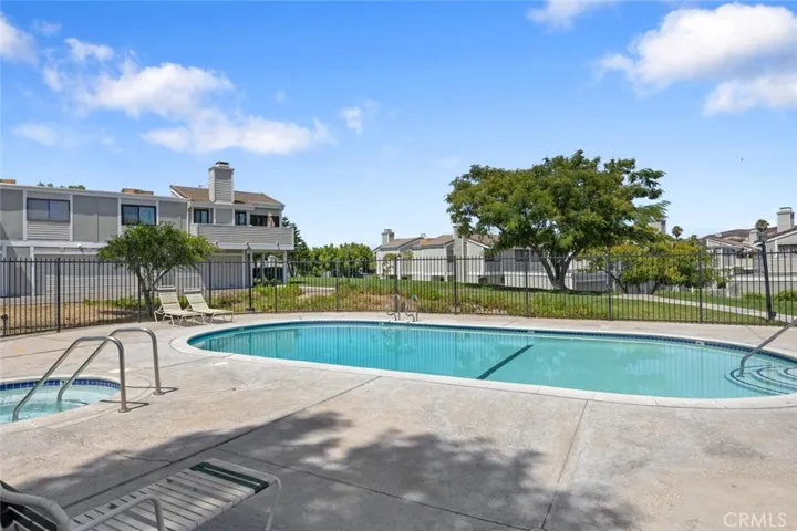 27070 Hidaway Avenue 5, Canyon Country, California 91351