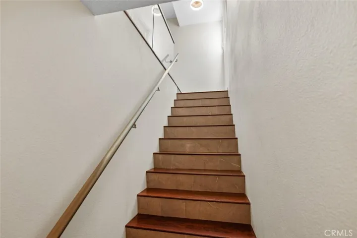 27070 Hidaway Avenue 5, Canyon Country, California 91351
