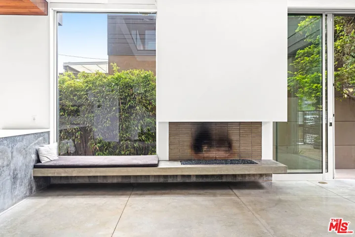 524 Rialto Avenue, Venice, California 90291