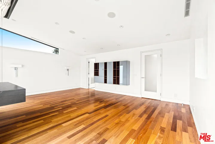 524 Rialto Avenue, Venice, California 90291