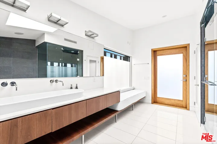 524 Rialto Avenue, Venice, California 90291