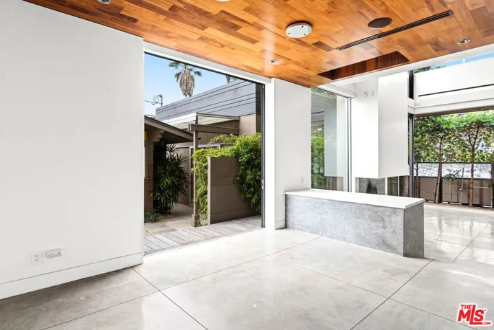 524 Rialto Avenue, Venice, California 90291