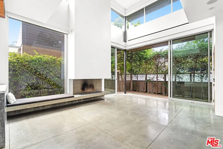 524 Rialto Avenue, Venice, California 90291