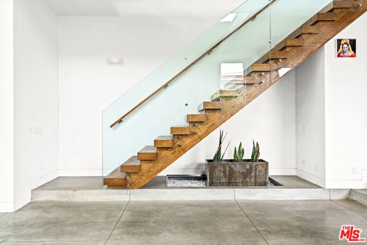 524 Rialto Avenue, Venice, California 90291