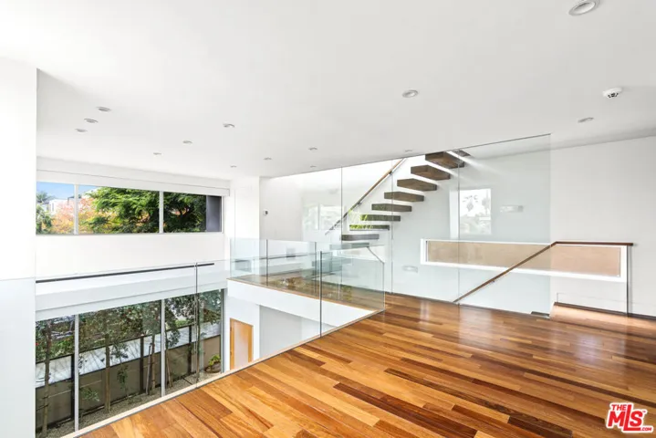 524 Rialto Avenue, Venice, California 90291