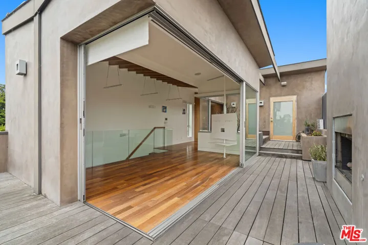 524 Rialto Avenue, Venice, California 90291
