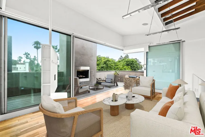 524 Rialto Avenue, Venice, California 90291
