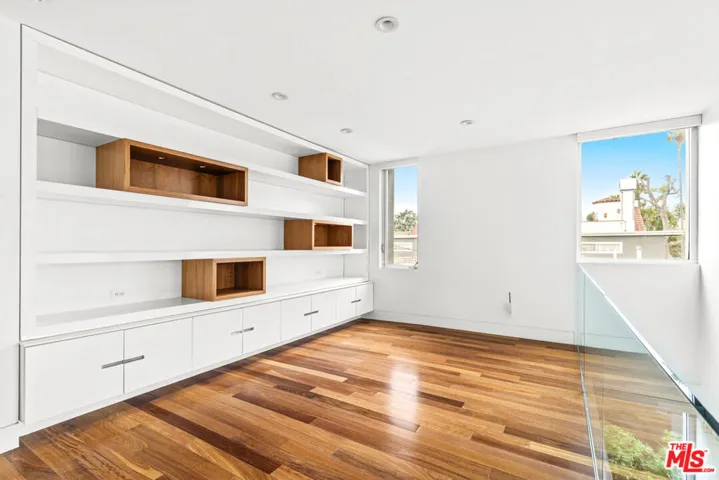 524 Rialto Avenue, Venice, California 90291