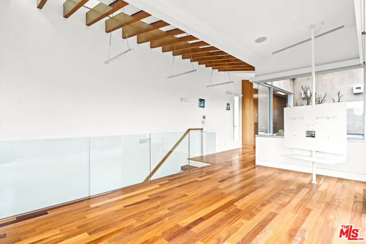 524 Rialto Avenue, Venice, California 90291