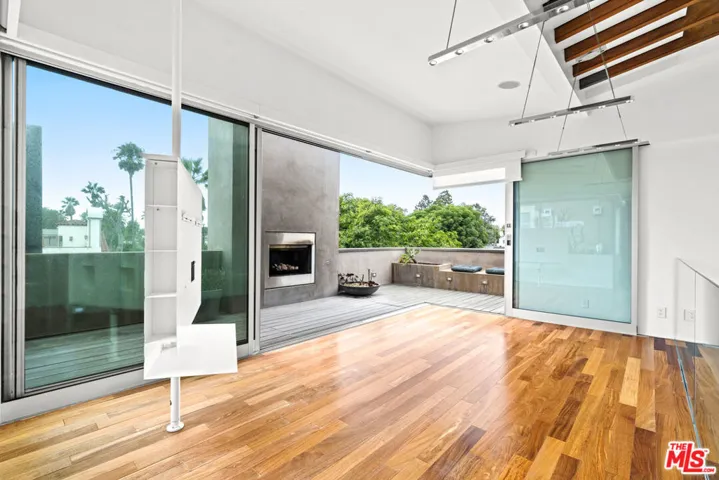 524 Rialto Avenue, Venice, California 90291