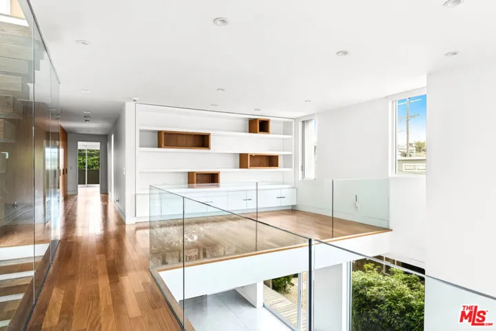524 Rialto Avenue, Venice, California 90291