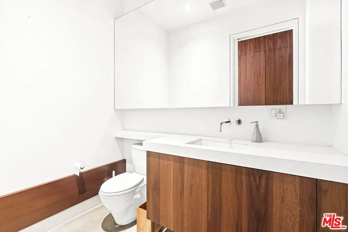 524 Rialto Avenue, Venice, California 90291
