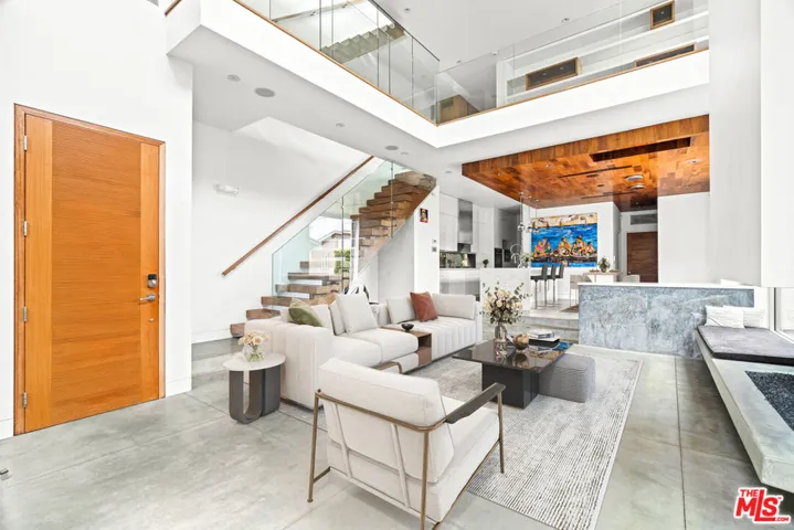 524 Rialto Avenue, Venice, California 90291