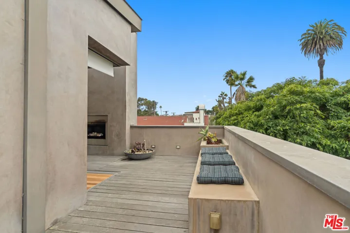 524 Rialto Avenue, Venice, California 90291