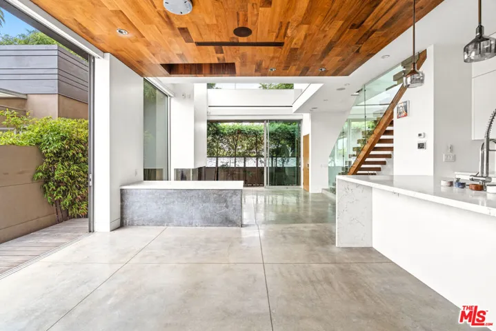524 Rialto Avenue, Venice, California 90291