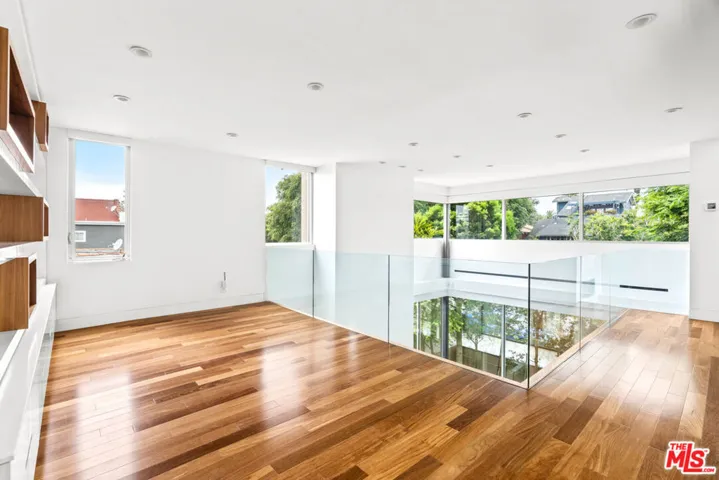 524 Rialto Avenue, Venice, California 90291