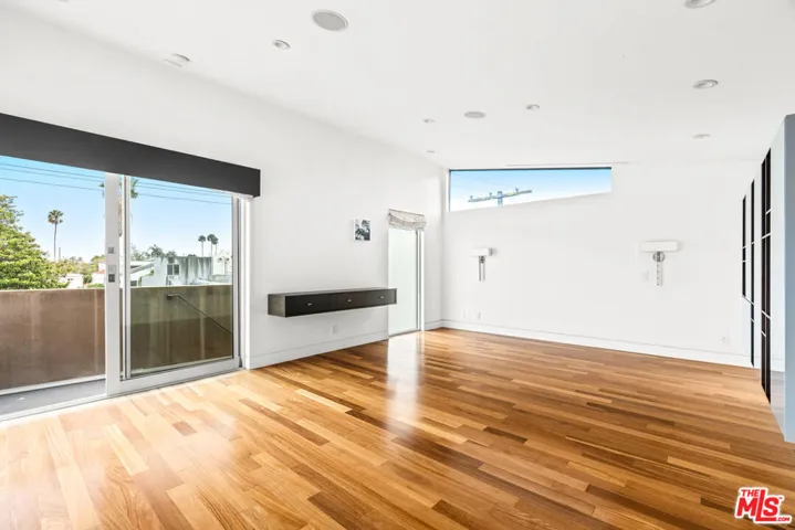 524 Rialto Avenue, Venice, California 90291