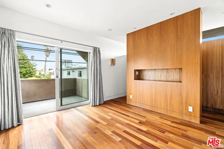 524 Rialto Avenue, Venice, California 90291