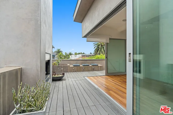 524 Rialto Avenue, Venice, California 90291