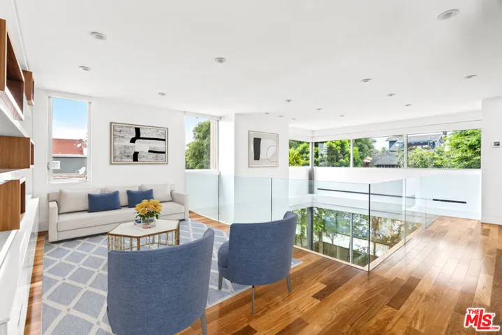 524 Rialto Avenue, Venice, California 90291