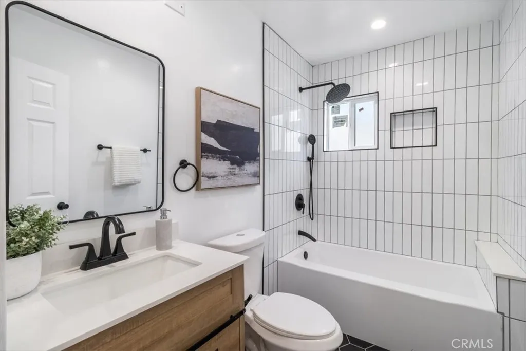 6616 Denver Avenue, Los Angeles, California 90044 home-pic-15