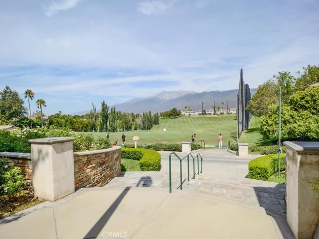 Amazing views of golf course and mountains