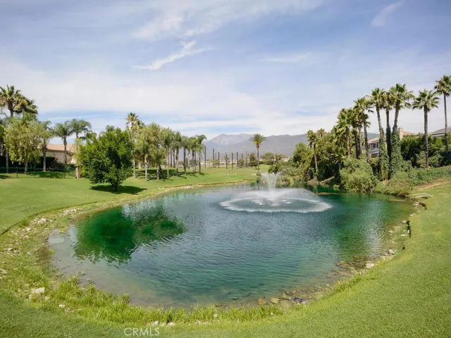 Refreshing water feature fountain