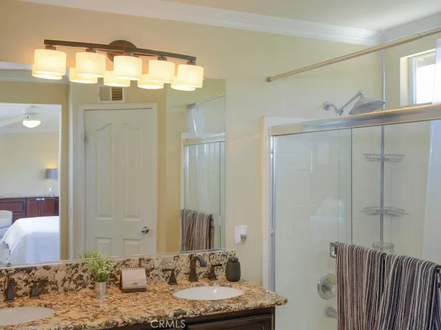 Primary bath with dual sinks and granite counters