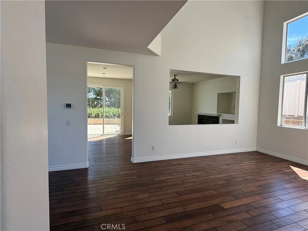 26506 Isabella, Canyon Country, California 91351 home-pic-2