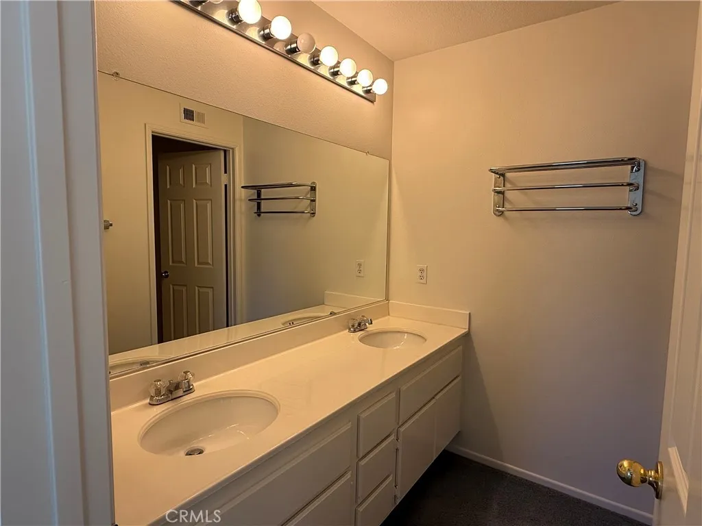 26506 Isabella, Canyon Country, California 91351 home-pic-11