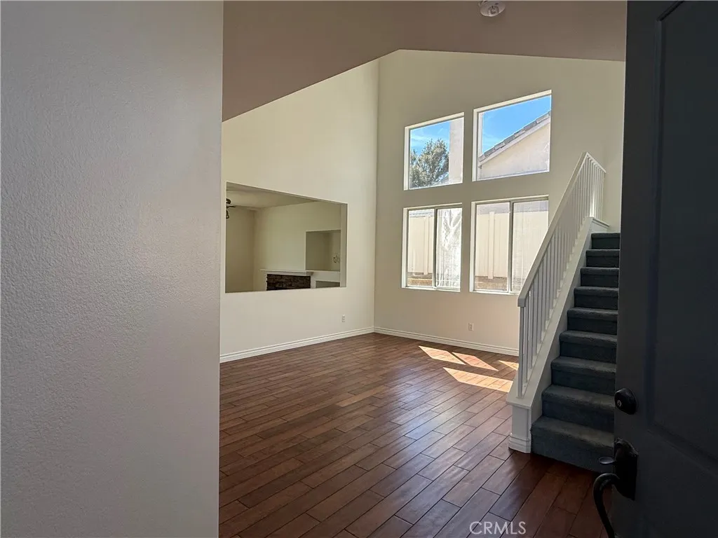 26506 Isabella, Canyon Country, California 91351 home-pic-5