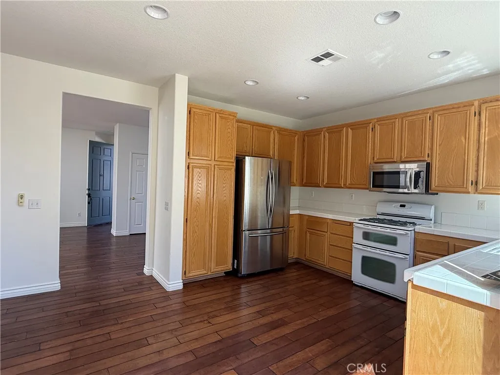 26506 Isabella, Canyon Country, California 91351 home-pic-8