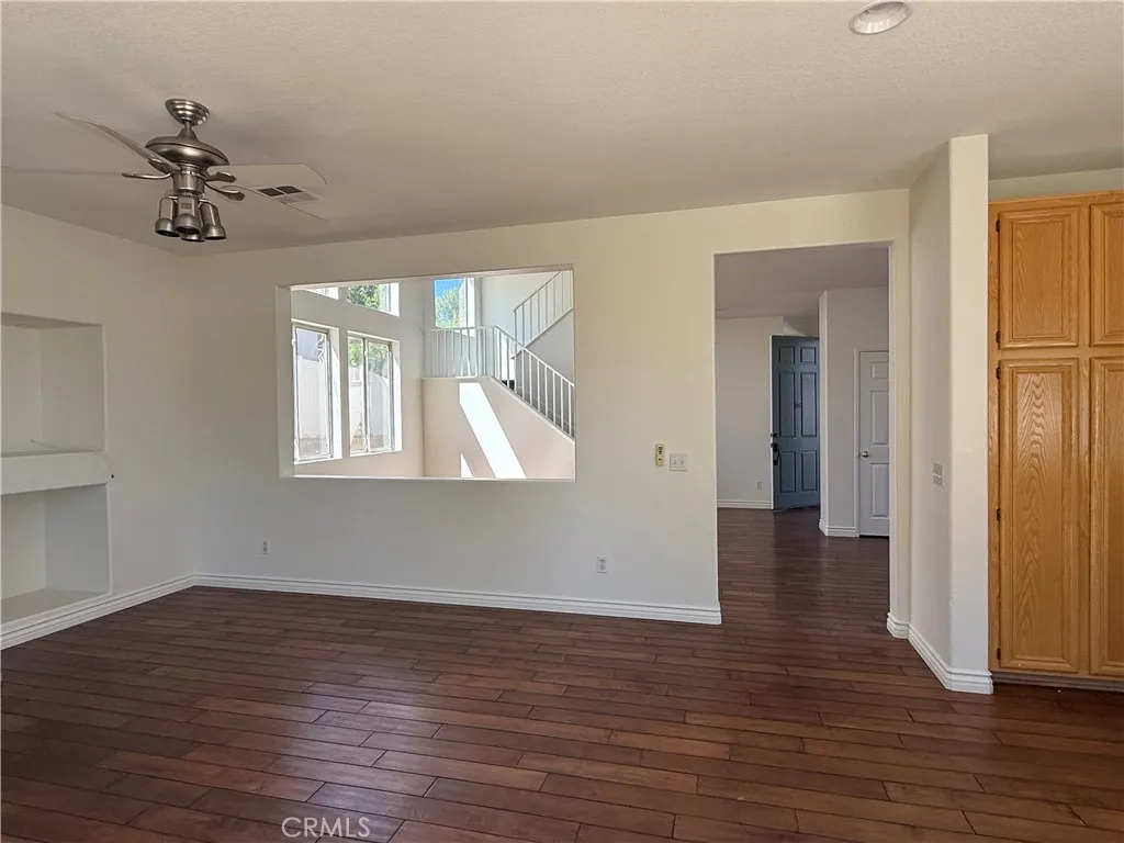 26506 Isabella, Canyon Country, California 91351 home-pic-4