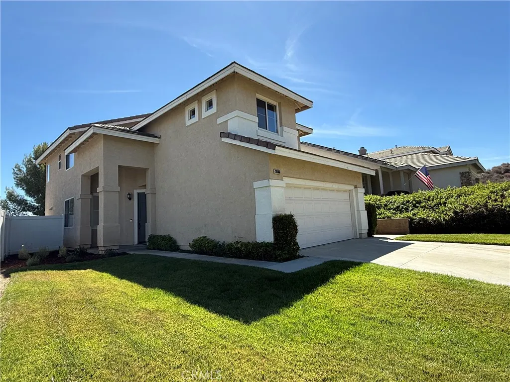 26506 Isabella, Canyon Country, California 91351 home-pic-1