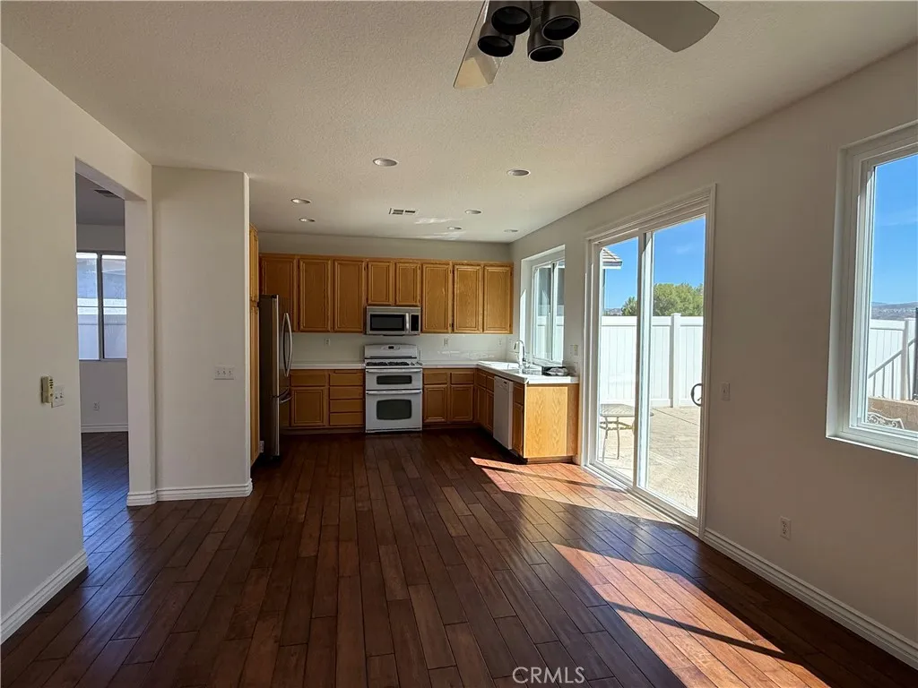 26506 Isabella, Canyon Country, California 91351 home-pic-9