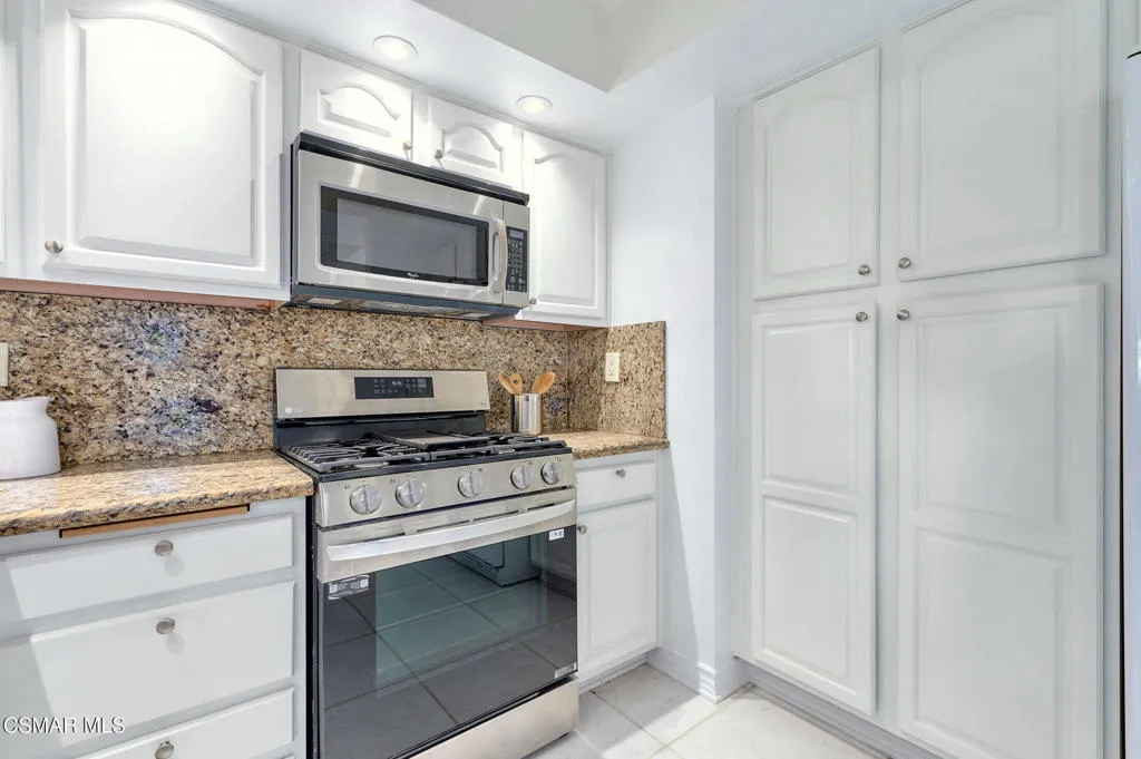 220 Camino Cortina, Camarillo, California 93010 home-pic-19