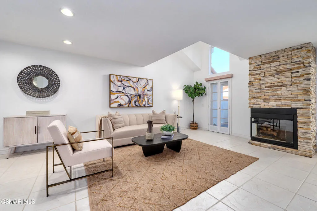 220 Camino Cortina, Camarillo, California 93010 home-pic-3