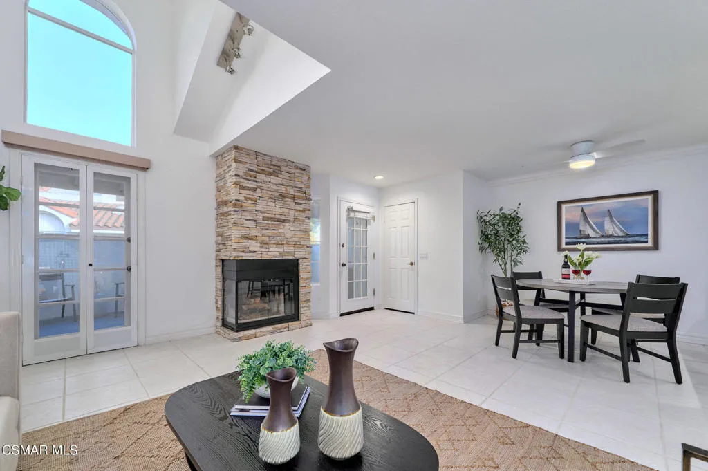 220 Camino Cortina, Camarillo, California 93010 home-pic-11