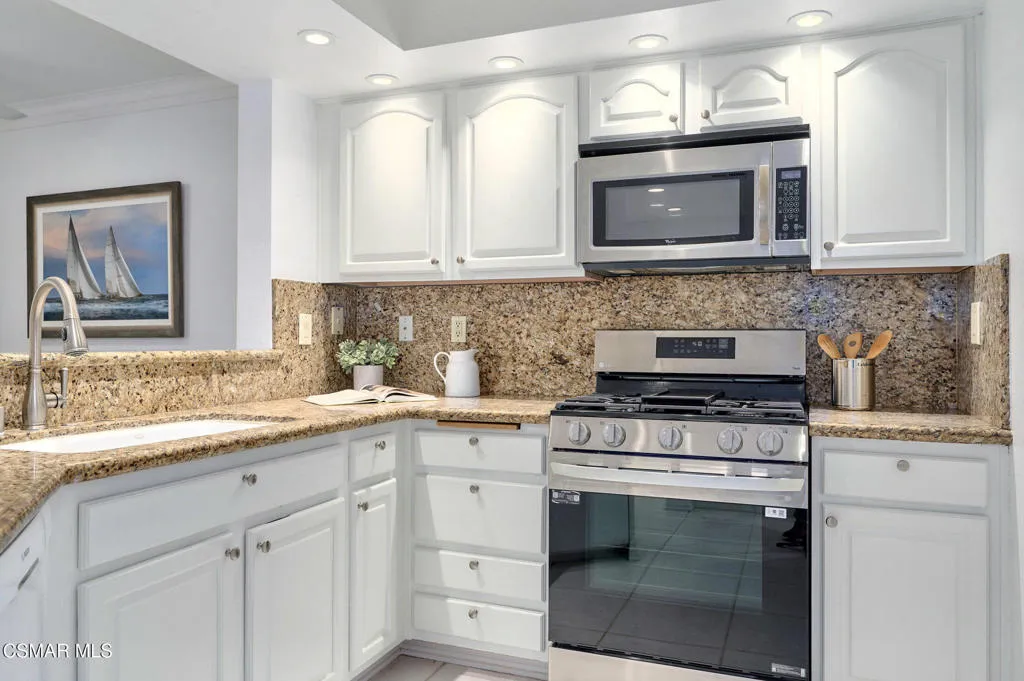 220 Camino Cortina, Camarillo, California 93010 home-pic-17