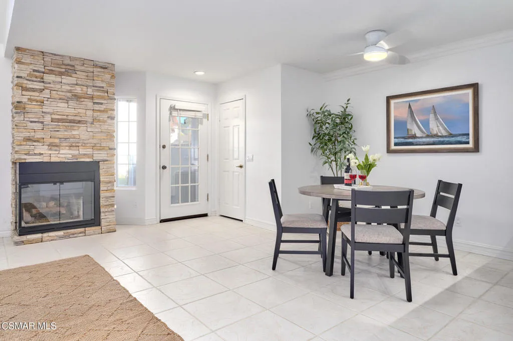 220 Camino Cortina, Camarillo, California 93010 home-pic-5
