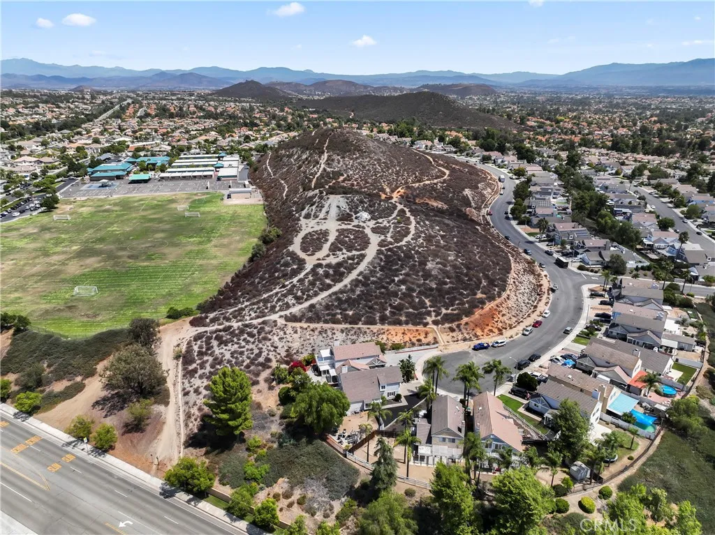 23825 Five Tribes Trail, Murrieta, California 92562 home-pic-3